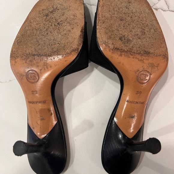 CHANEL Black Heels with Gold Accent - Picture 7 of 7